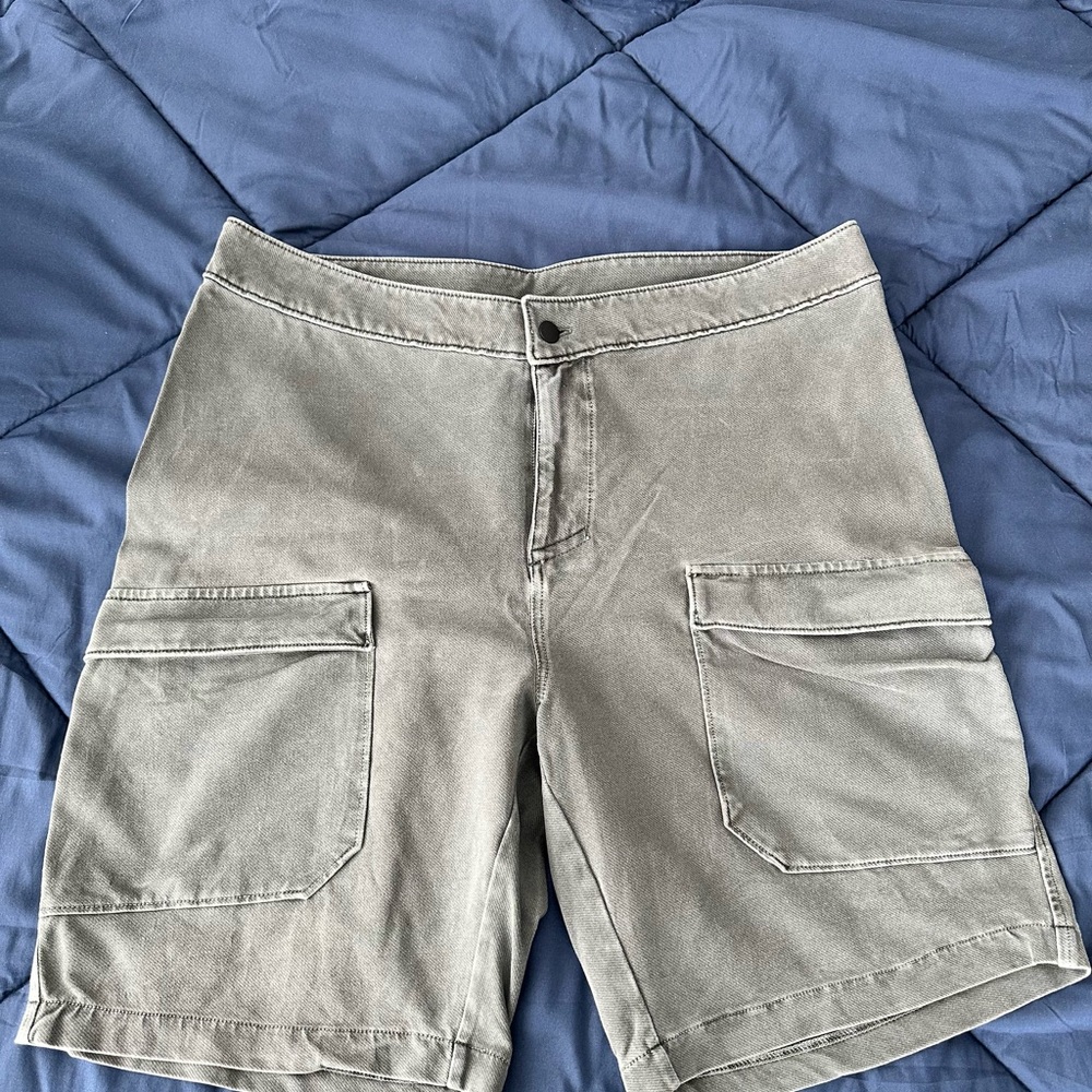 Casual Gray/Green Cargo Shorts
